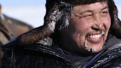 건강하고 원시적인 미소